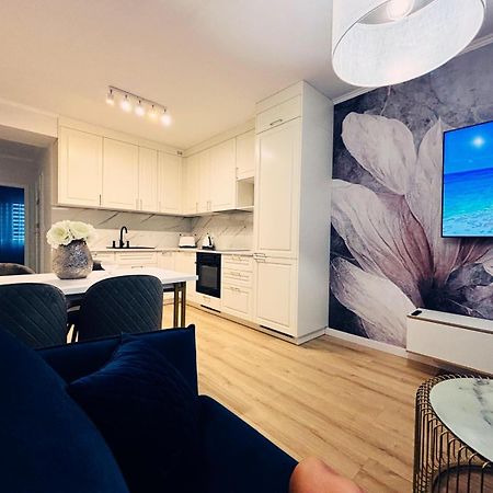 3 Bedrooms Premium Bella White For 8 Guests With Ac And Underground Parking Rzeszow Exterior photo