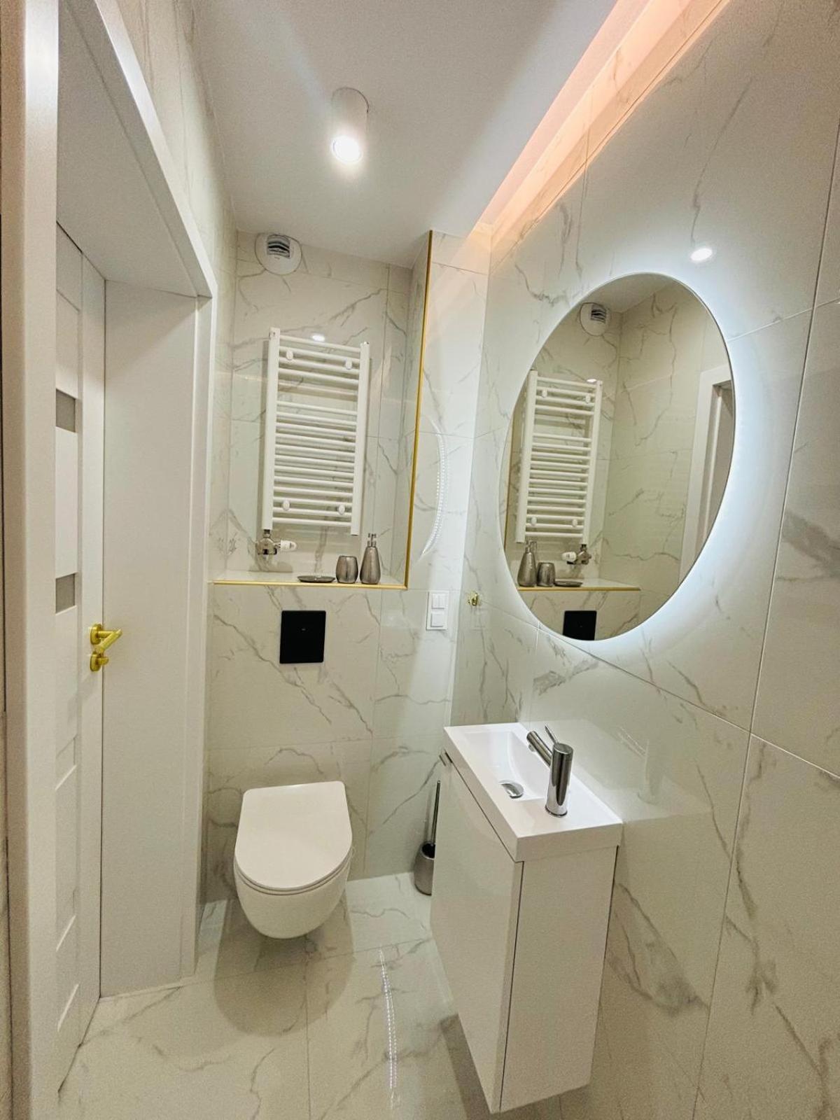 3 Bedrooms Premium Bella White For 8 Guests With Ac And Underground Parking Rzeszow Exterior photo